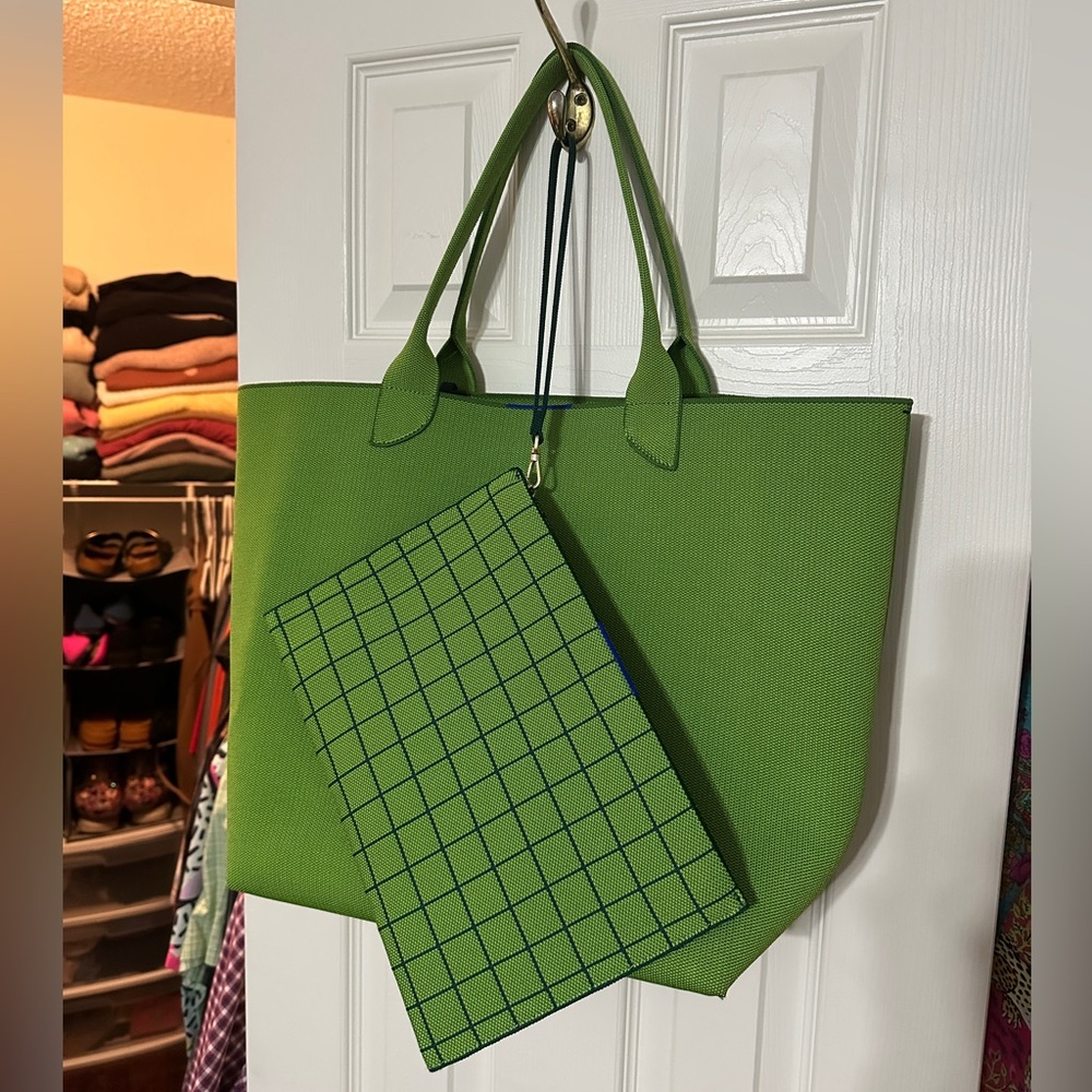 Rothy’s Lightweight Tote & Wristlet - Leaf Green